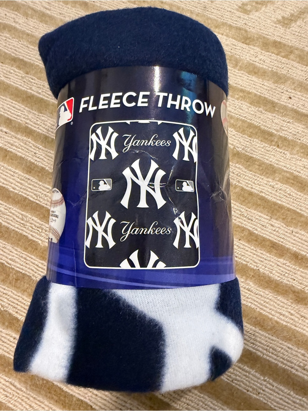 Yankees Fleece throw 40”x 50”. NWT